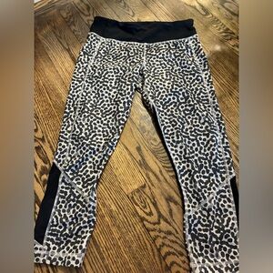 Lululemon Crop Leopard Leggings / Rare / size 6
